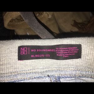No Boundaries Pants - Jegging Capris No Boundaries Pants - Jegging Capris